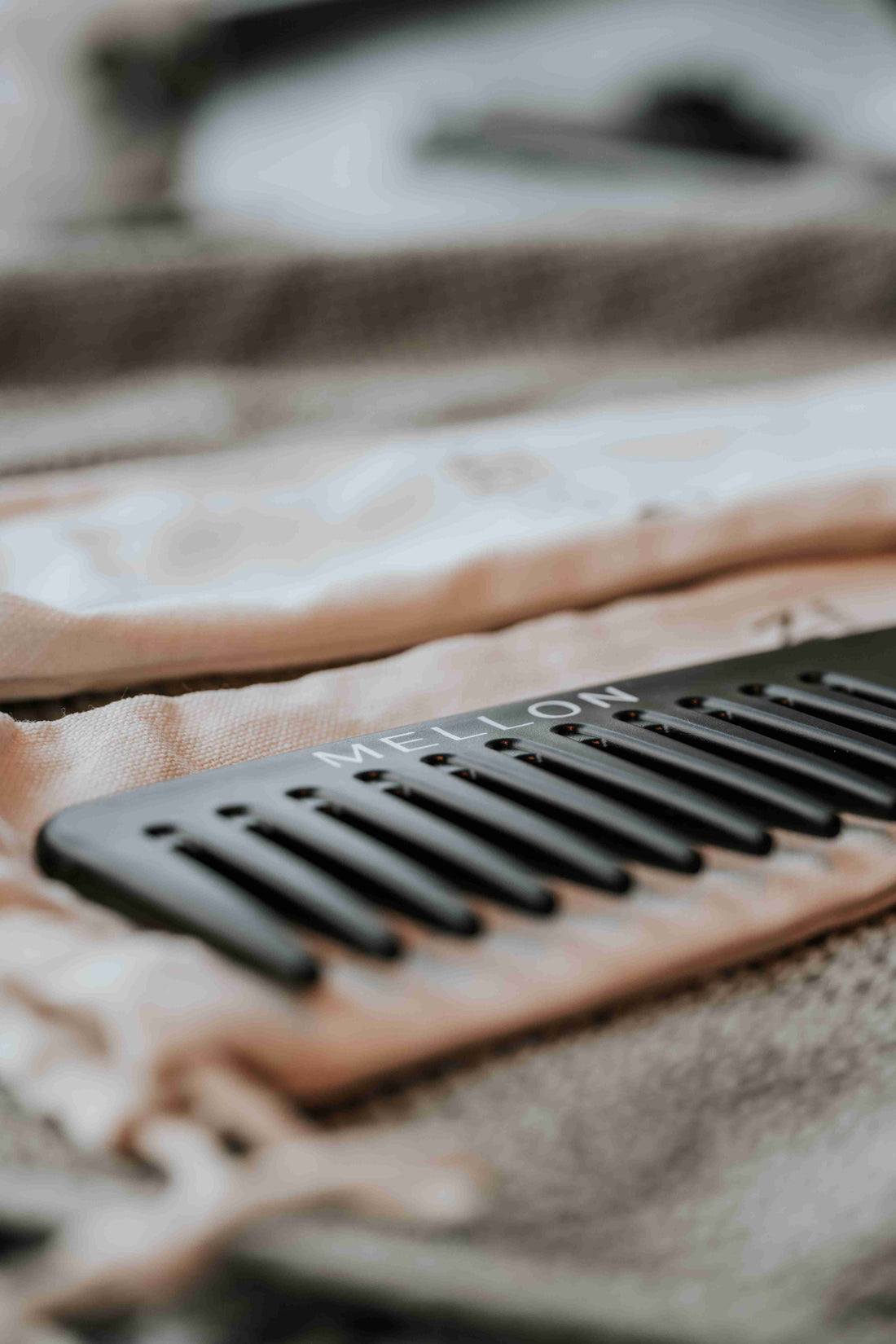 Wide tooth comb (met haak)